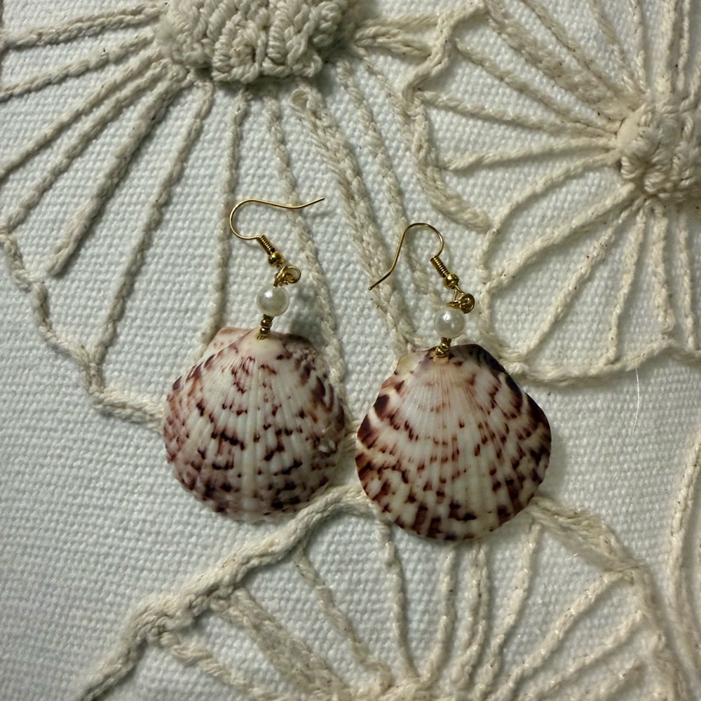 Seashell Pearl Drop Earrings - Cream and Brown